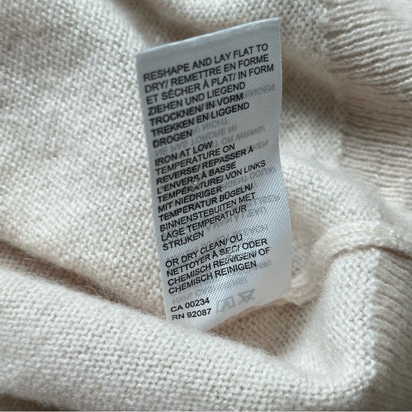 Saks Fifth Avenue 100% Cashmere Crewneck Sweater Size M Ruffle Designer Easter - Picture 11 of 12